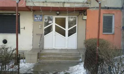 vand apartament 2 camere - Imaginea 1
