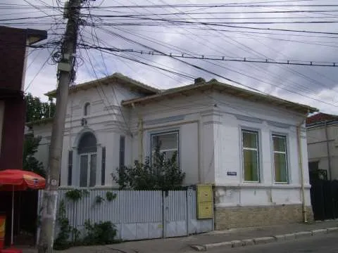 Ultracentral oras Buzau - casa pretabila spatii birouri sau locuinta - Imaginea 3