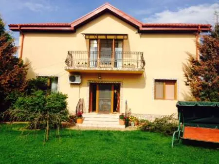 Vand vila cu livada in Pucioasa - Imaginea 2