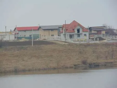 vand terenuri langa lac Darvari cu 11 euro/mp - Imaginea 2
