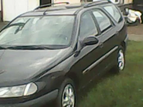 Dezmembrez renault laguna an 1997 - Imaginea 2