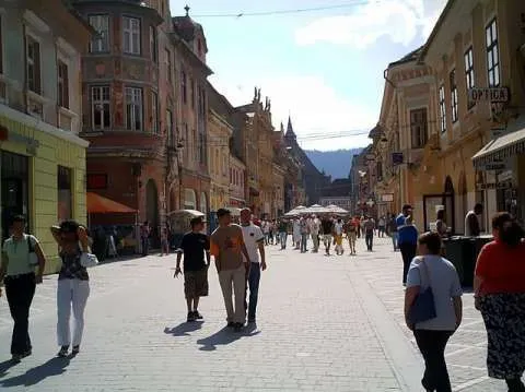 Particular vand garsoniera Brasov centru istoric str. Republicii - Imaginea 1