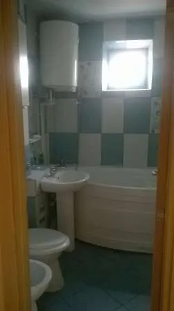 Vand apartament 3 camere, zona centrala - Imaginea 1