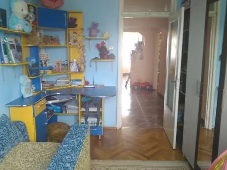 Vand apartament 3 camere, central - Imaginea 2