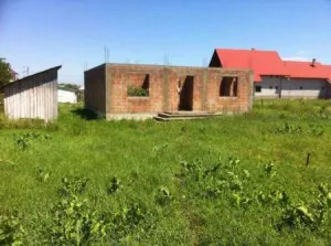 Casa in radauti la rosu plus 7 ari