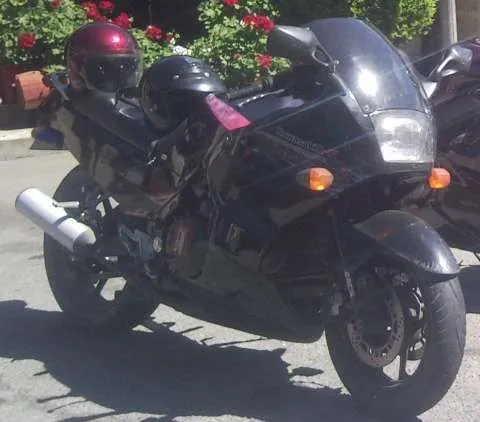 Vand motocicleta Kawasaki GPX750R - Imaginea 1