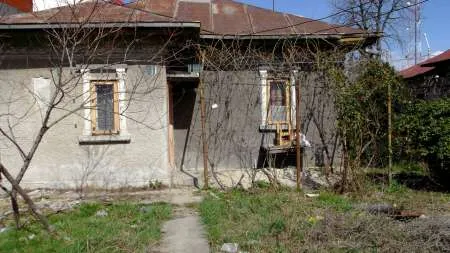 VAND CASA SI TEREN TITU CENTRAL - Imaginea 1