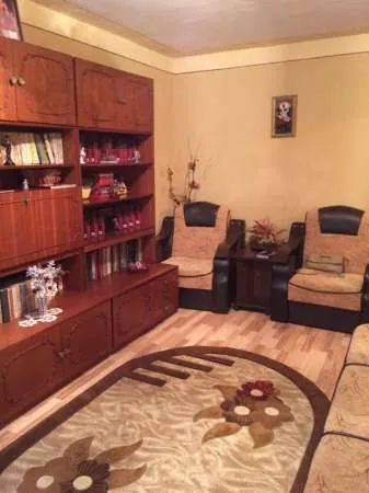 Apartament central cu 3 camere si garaj - Imaginea 2