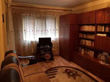 Apartament central cu 3 camere si garaj - Imaginea 3