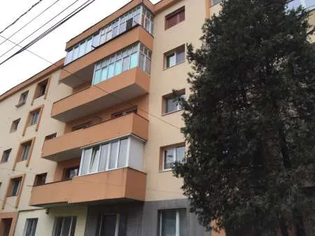 Vand apartament complect mobilat 3 camere 2 bai in Turda - Imaginea 12