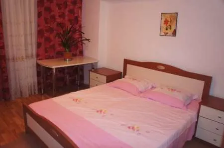 Vand apartament 3 camere ULTRACENTRAL la pret mic URGENT - Imaginea 2