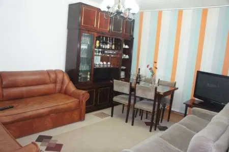 Vand apartament 3 camere ULTRACENTRAL la pret mic URGENT - Imaginea 4