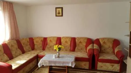 vand doua case in aceeasi curte sau schimb cu apartament in Constanta sau Tulcea - Imaginea 1
