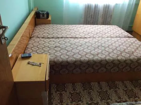 Vind apart.3 camere decomandate, 72 m2 , wc si camara cu aerisire afara, parchet stejar, gresie , faianta , termopan,  - Imaginea 8
