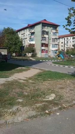 Apartament 4 camere in Motru - Imaginea 1