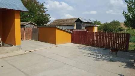 vand doua case in aceeasi curte sau schimb cu apartament in Constanta sau Tulcea - Imaginea 8