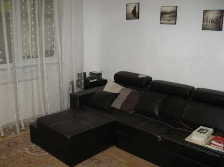 Vand apartament 2 camere decomandat - Imaginea 4