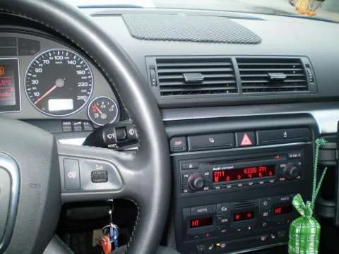 AUDI A4 2.0 TDI - Imaginea 1