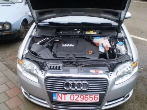 AUDI A4 2.0 TDI - Imaginea 2