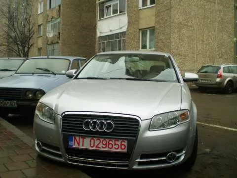 AUDI A4 2.0 TDI - Imaginea 4