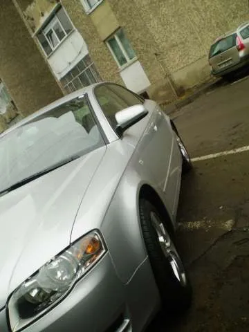AUDI A4 2.0 TDI - Imaginea 5