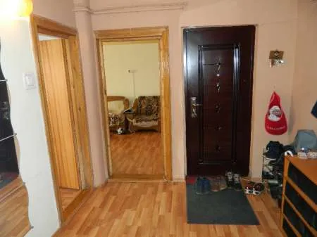 Vand Apartament 3 camere - decomandat - Imaginea 3