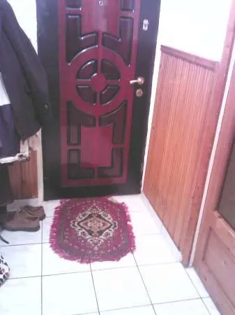 Vand apartament 3 camere decomandat etaj 1 Comanesti jud. Bacau - Imaginea 1