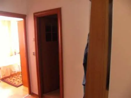Agentie vand apartament 4 camere Comanesti - Imaginea 2