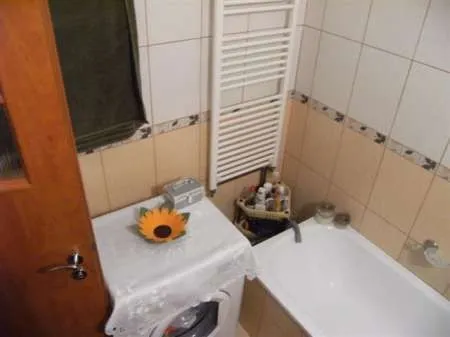 Agentie vand apartament 4 camere Comanesti - Imaginea 4