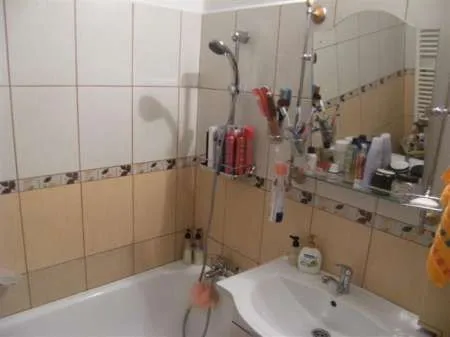 Agentie vand apartament 4 camere Comanesti - Imaginea 5