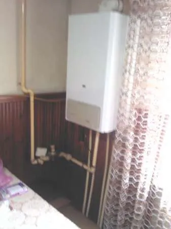 Vand apartament 3 camere decomandat etaj 1 Comanesti jud. Bacau - Imaginea 7