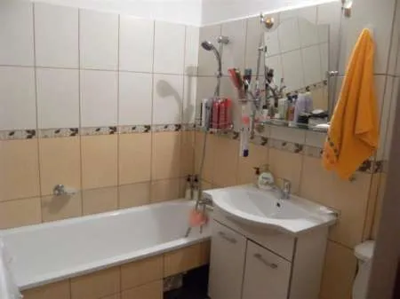 Agentie vand apartament 4 camere Comanesti - Imaginea 7