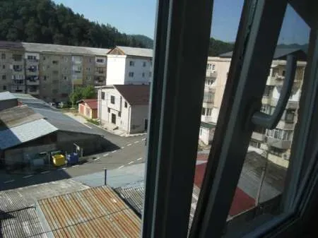 Agentie vand apartament 4 camere Comanesti - Imaginea 8
