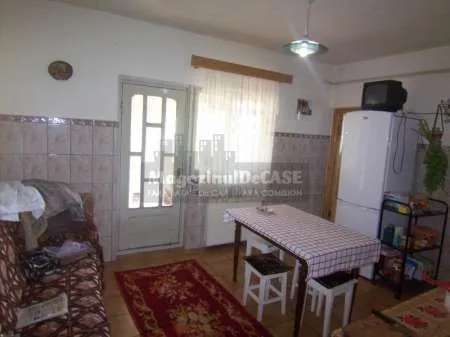 VAND URGENT SI  FOARTE AVANTAJOS CASA situata intr- o zona pitoreasca - Imaginea 2