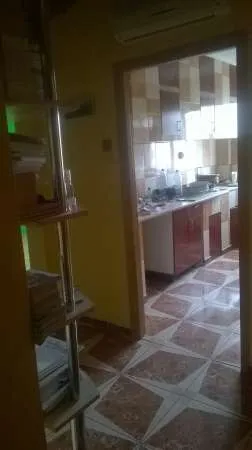 Vand apartament 3 camere, zona centrala - Imaginea 1