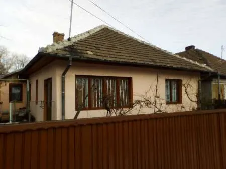casa in zona Centrului de Agrement - Imaginea 1