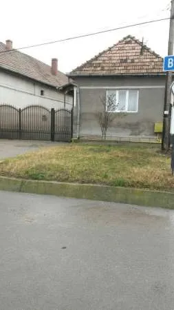 CASA DE VANZAREÂ  in Localitatea MANARADE nr 63, la 4 km de Orasul BLAJ, Jud Alba - Imaginea 1