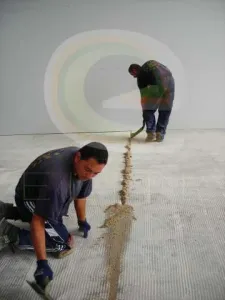 Tratare fisuri si refacere rosturi la pardoselile din beton / rasini sintetice