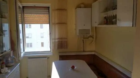 Vand apartament modificat, in zona linistita. - Imaginea 1