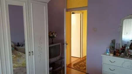 Vand apartament modificat, in zona linistita. - Imaginea 3