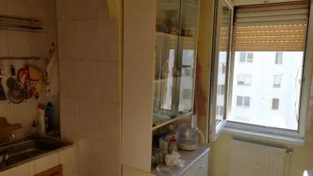 Vand apartament modificat, in zona linistita. - Imaginea 4