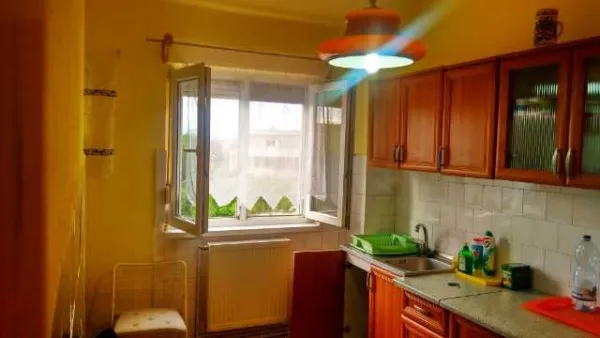Dau in chirie apartament 2 camere la sensul giratoriu in Marghita - Imaginea 3