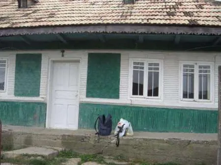 Casa la curte intr-o ZONA LINISTITA, sat GURA-VAII,com. Strunga, IASI  - Imaginea 1