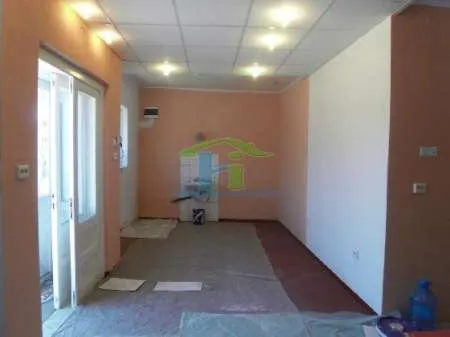 spatiu comercial cu teren inclus in pret  - Imaginea 2