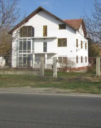 VAND CASA 2010, 5 KM Cernavoda cu teren 1500 mp - Imaginea 1