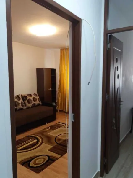 Inchiriez garsoniera decomandata 9 mai  Ploiesti - Imaginea 1