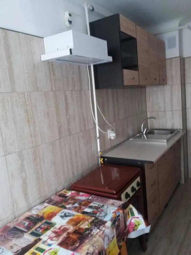Inchiriez garsoniera decomandata 9 mai  Ploiesti - Imaginea 8