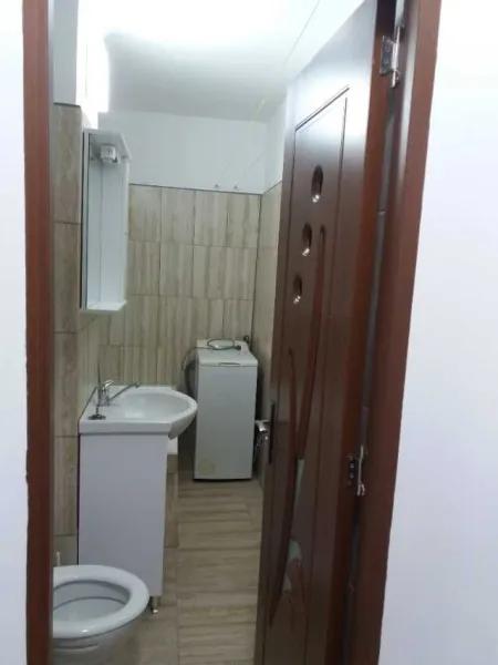 Inchiriez garsoniera decomandata 9 mai  Ploiesti - Imaginea 9