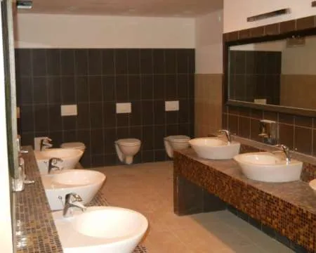 Vindem complexul turistic din com.Bradu, loc. Avrig - Sibiu, 274 locuri cazare si 8.6 ha teren - Imaginea 4
