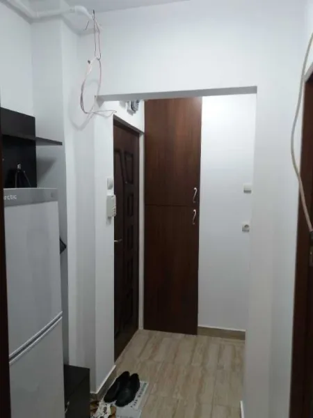 Inchiriez garsoniera decomandata 9 mai  Ploiesti - Imaginea 11